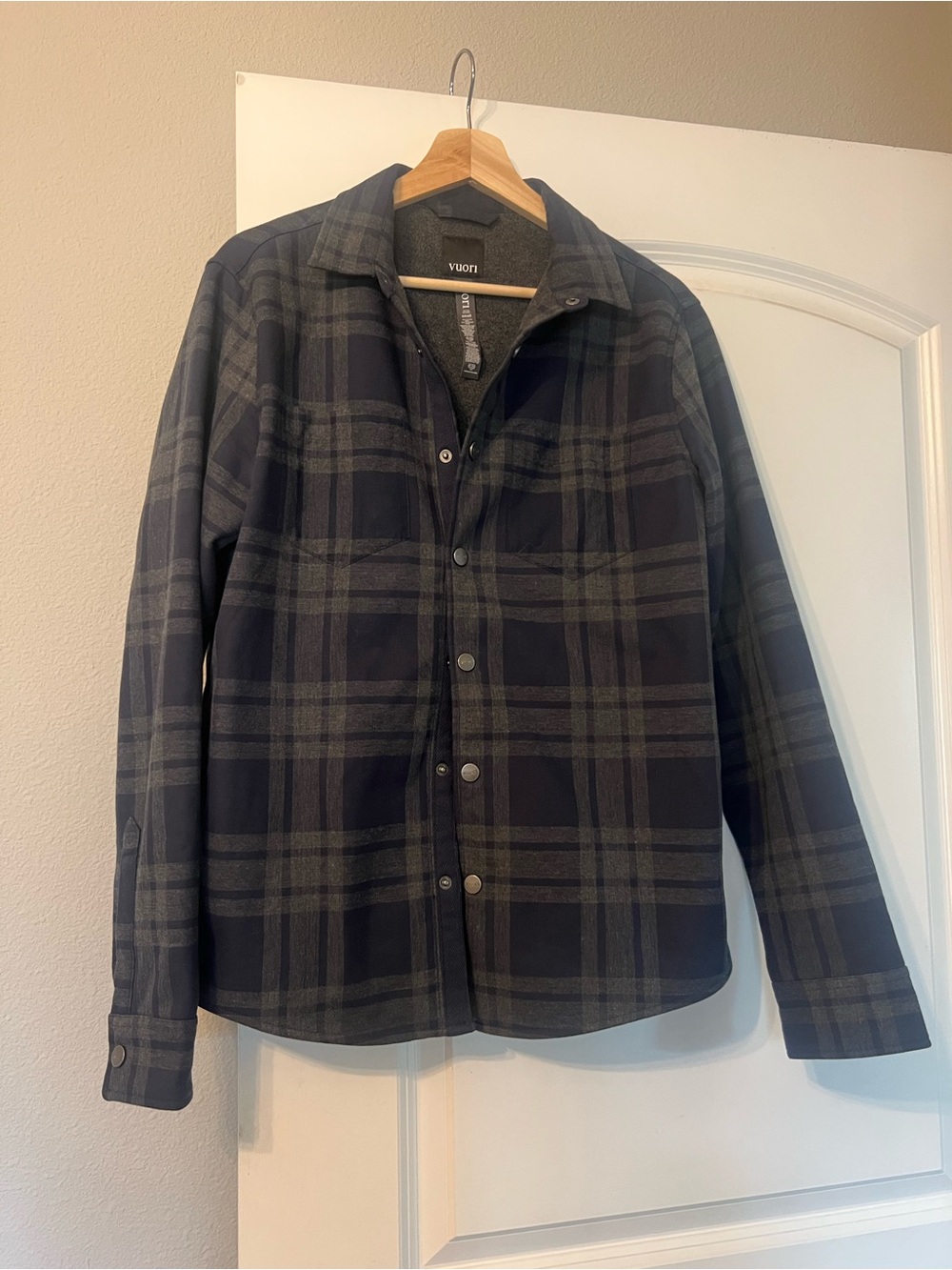 Vuori Men's Fleece Liner Black & Gray Plaid Shirt Jacket